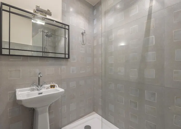 V Collection Mercede 4* Rome